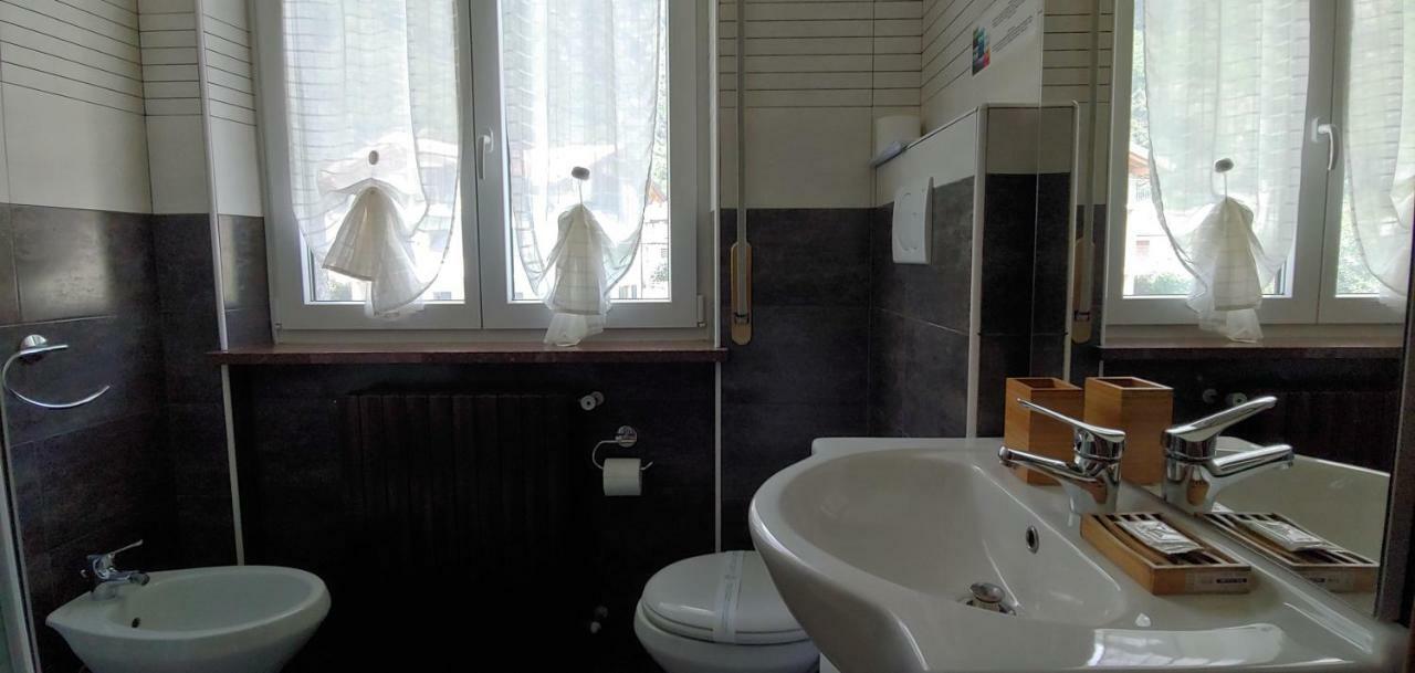 Affittacamere Valchiavenna - Foresteria Lombarda Con Parcheggio Privato Sul Posto! Apprezzata Gestione Familiare Dal 2012, Qualita-Prezzo Top! "Guest-House With Private Parking On Site! Appreciated Family Management Since 2012, Quality-Price Top!" Chiavenna Exterior foto