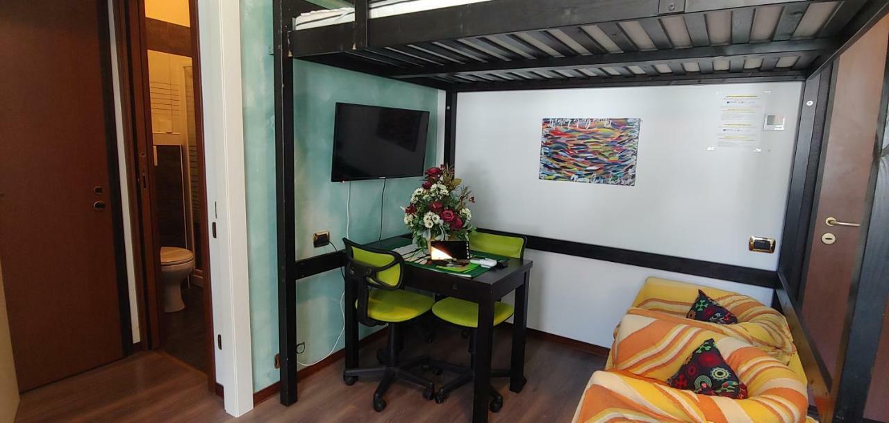 Affittacamere Valchiavenna - Foresteria Lombarda Con Parcheggio Privato Sul Posto! Apprezzata Gestione Familiare Dal 2012, Qualita-Prezzo Top! "Guest-House With Private Parking On Site! Appreciated Family Management Since 2012, Quality-Price Top!" Chiavenna Exterior foto